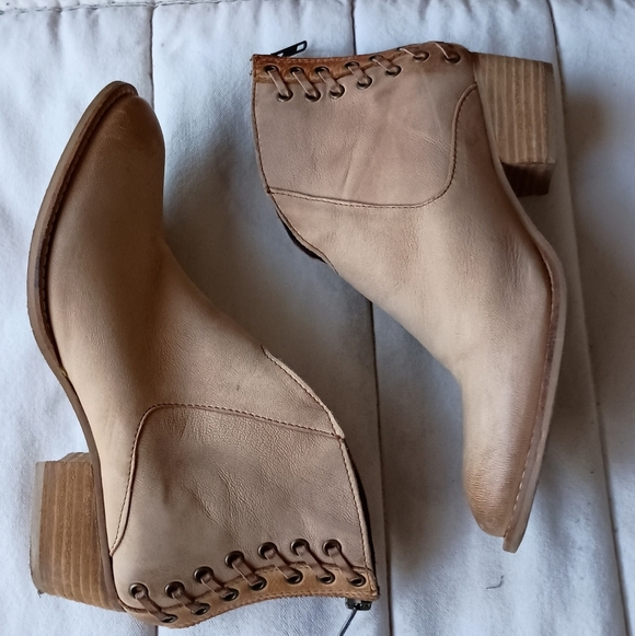 Journee Collection Shoes - Journee Collection Womens ARIKA Tan Ankle Booties Shoes 8.5